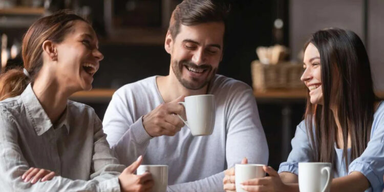 Arsyet shkencore pse kafja ju bën më të lumtur dhe më produktiv