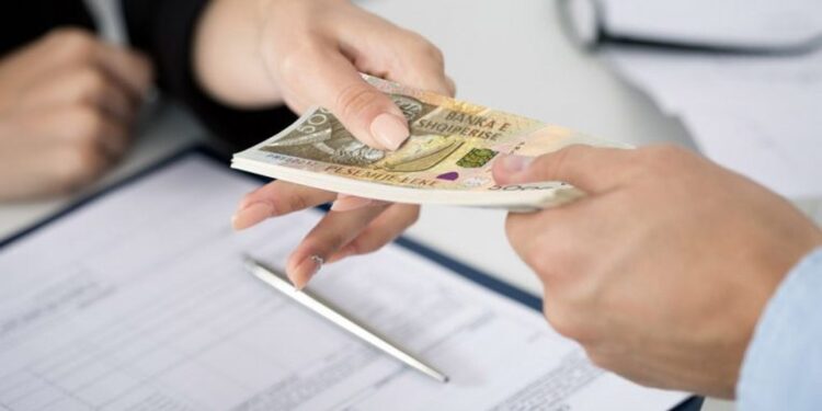 Nuk ndalet zgjerimi i kredisë, pavarësisht kufizimeve të Bankës së Shqipërisë