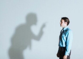 Kur njerëzit të kritikojnë pa të njohur…