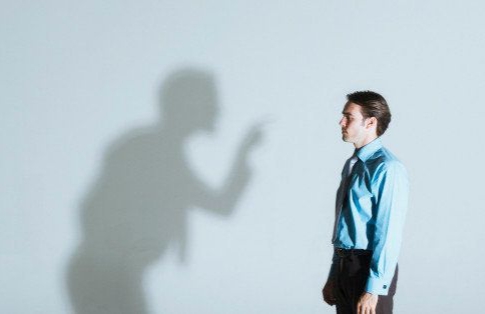 Kur njerëzit të kritikojnë pa të njohur…