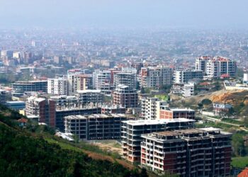 Nisin aksioni për pagat në ndërtim, zbulohet letra që Tatimet iu kanë dërguar kompanive