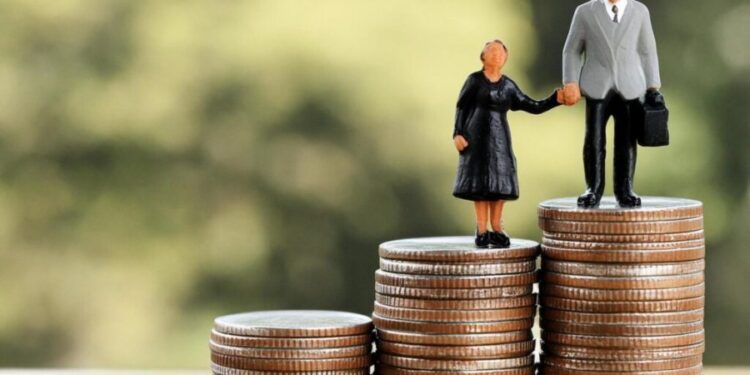 Shqipëria po plaket, fuqia punëtore po tkurret/ Deri në vitin 2050, vetëm 1.4 persona në moshë pune do të mbështesin çdo pensionist