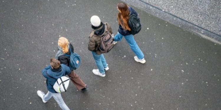 Dita e rinisë, pa të rinj; në 13 vite tkurren me 45%, nga emigracioni i lartë