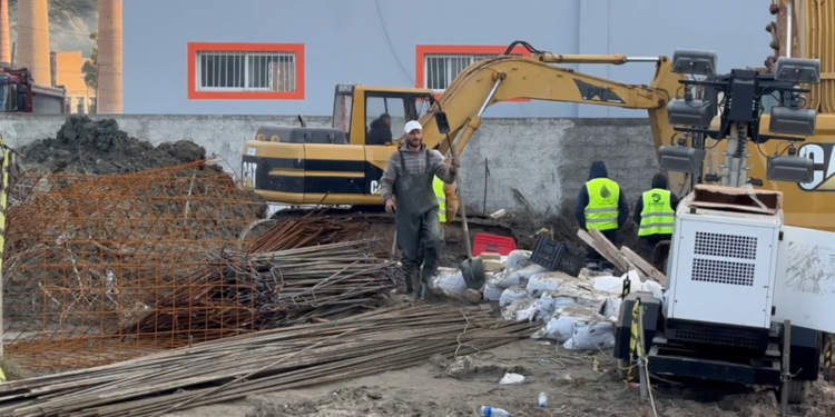 Riparohet avaria e rëndë, rikthehet furnizimi me ujit në Vlorë