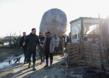 Dëmet në bujqësi nga përmbytjet, ministri Salla garanton fermerët për mbështetje