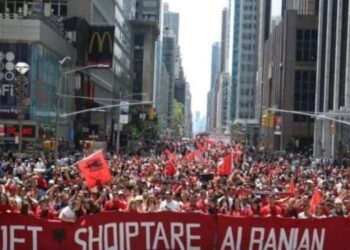 SHBA pezulloi vizat, por sa shqiptarët jetojnë në Amerikë?