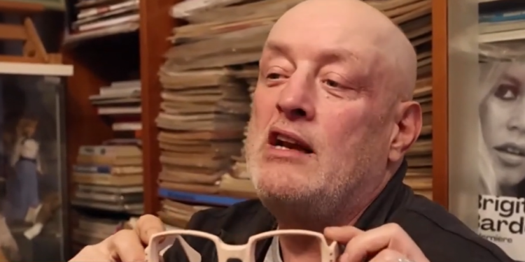 Koleksionisti francez që mblodhi mbi 200 mijë sende, veshje dhe objekte të Brigitte Bardot