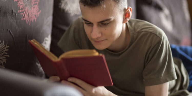 Si të balanconi dashurinë dhe studimet