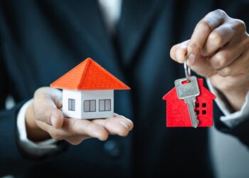 Bankat “tërhiqen” nga kreditimi i banesave, shtrëngohen kushtet për qytetarët