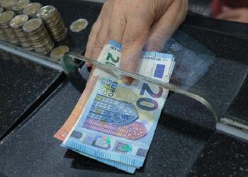 Konfliktet globale dhe paratë informale “groposin” euron, në Shqipëri prek një tjetër minimum historik