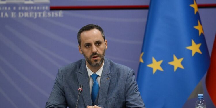 Ministri i Drejtësisë urdhëron 22 inspektime për noterët, heqje licence, gjoba dhe vërejtje me paralajmërim