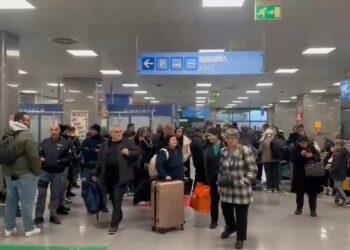 Vonesa me udhëtimet, qindra shqiptarë të bllokuar në aeroportet italiane