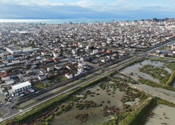 Kush e ka fajin?! Pa ndërhyrje, përmbytjet do të prodhojnë dëme të kushtueshme për ekonominë