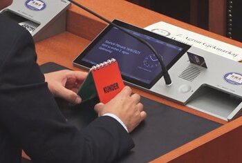 Rriten shpenzimet për “përfaqësuesit e popullit”, mbi 7 milionë euro për paga dhe shpërblime për deputetët në 2025