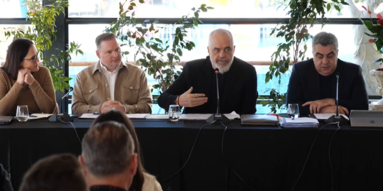 Kushti i Ramës për kryebashkiakët: 1 mijë investime përmes Paketës së Maleve ose nuk rikandidoni