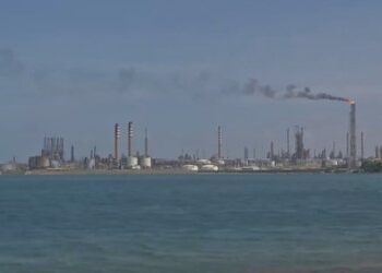 “Do të marrim 50 milionë fuçi naftë nga Karakasi”, Trump: Të ardhurat do të përdoren në dobi të SHBA-së dhe Venezuelës