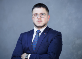 A i varfëron pastrimi i parave shqiptarët?