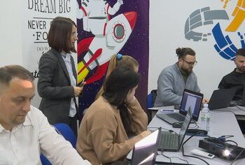 Raporti i “Pricewater House Coopers”, emigrimi i të rinjve po kërcënon sigurinë kibernetike të Shqipërisë