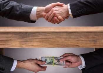 Indeksi i korrupsionit/ Shqipëria përkeqësohet në renditjen e “Transparency International”