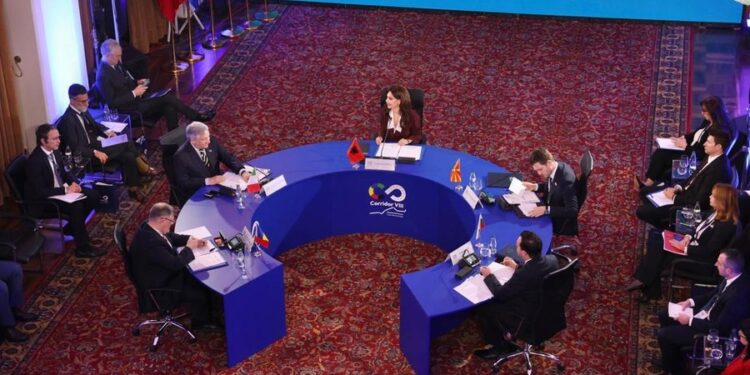 “Korridori VIII” mbledh Ministrat e Jashtëm në Tiranë. Jo thjesht investim, por projekt për sigurinë europiane