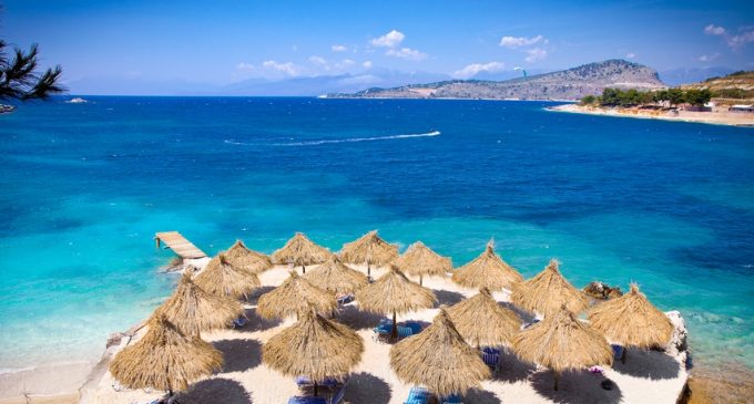 Hapen aplikimet për plazhet private, ja ku do të lejohen