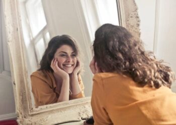 Qeshja, çelësi i krijimit të lidhjeve shoqërore