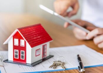 Një shtëpi 80 mijë euro? Ja sa të kushton realisht kredia – Analizë/ Komisionet dhe shpenzimet e tjera që rrisin barrën financiare të qytetarit