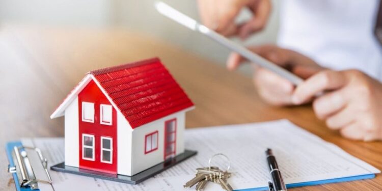 Një shtëpi 80 mijë euro? Ja sa të kushton realisht kredia – Analizë/ Komisionet dhe shpenzimet e tjera që rrisin barrën financiare të qytetarit