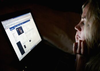 Mediet sociale dëmtojnë shëndetin mendor të adoleshentëve, thotë studimi