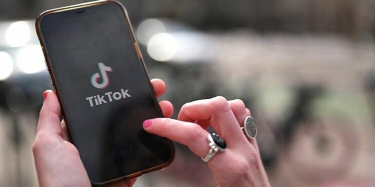 Një vit pas bllokimit, rihapet TikTok-u në Shqipëri