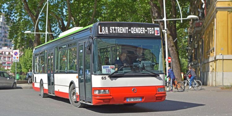 Cilësia e transportit publik, Tirana e parafundit në Europë, na e kalon vetëm…