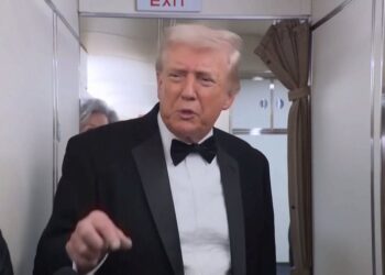 Trump vendos tarifa deri në 25% për importet e naftës nga Irani