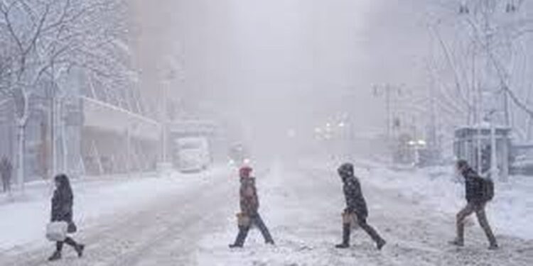 Stuhi e fuqishme bore godet bregun lindor të SHBA-së, anulohen mijëra fluturime