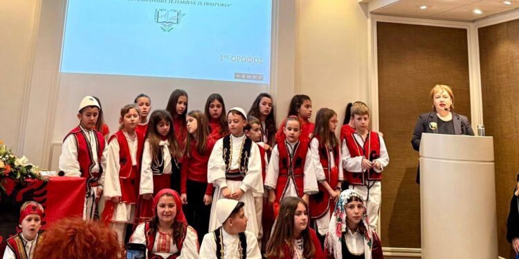 Gjuha shqipe dhe digjitalizimi, si po ndihmohen fëmijët e diasporës