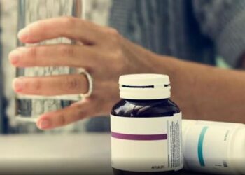 Studimi: Antibiotikët mund të ndryshojnë mikrobiomën e zorrëve deri në 8 vite pas përdorimit