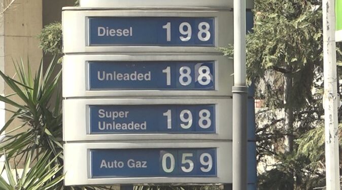 Transporti kërkon ndihmë nga qeveria, çmimi i karburantit rritet, qytetarët paguajnë faturën