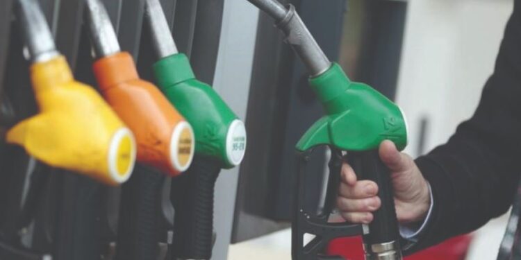 Ulet çmimi i naftës 5 lekë për litër, arrin 193 në pikat e pakicës në Tiranë