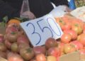 Nafta “i vë flakën” çmimeve, domatja dhe specat mbi 350 lekë, qytetarët pakësojnë blerjet