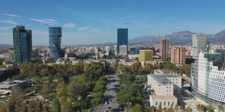 Dinamikat e ekonomisë: Industria dhe prodhimi në rënie, rritet ndërtimi