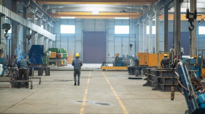 Kontradiktat e forta të biznesit/ Shtohet numri i ndërmarjeve dhe xhiro vjetore, bien të punësuarit