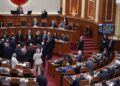Tension në Parlament/ Socialistët votojnë ministrat e rinj, PD bllokon foltoren