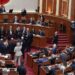 Tension në Parlament/ Socialistët votojnë ministrat e rinj, PD bllokon foltoren