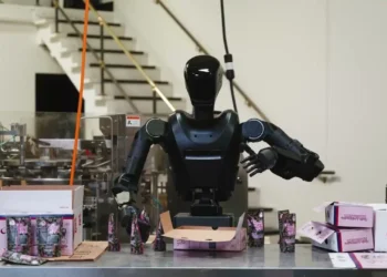 Nga laboratorët në fushëbetejë, robotët humanoidë testohen në luftë dhe po ndryshojnë rregullat e lojës