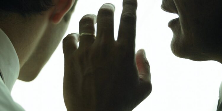 Studimi: Sekretet dëmtojnë shëndetin tonë mendor