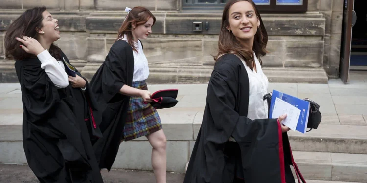 Si arrijnë sukses gratë në fusha të dominuara nga burrat