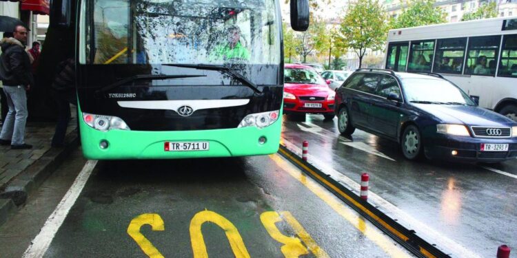 Nga sot, numri i autobusëve reduktohet me 40%