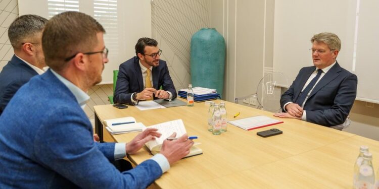 Zhvillimi i energjetikës, Karakaçi takon Drejtorin e Sekretariatit të Komunitetit të Energjisë, Artur Lorkowsi