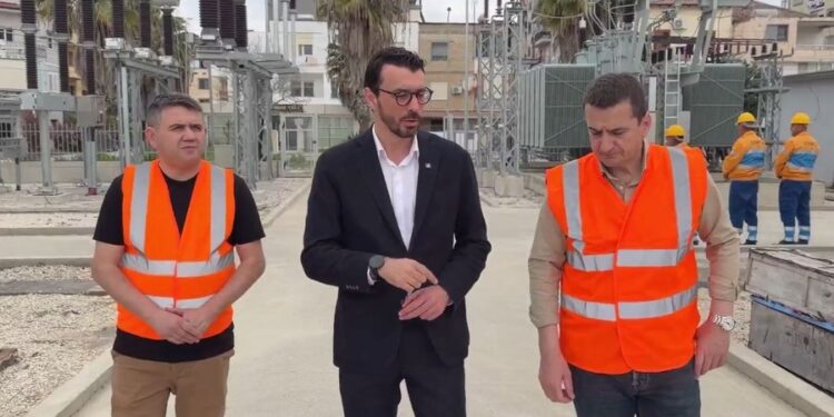 Fuqizohet nënstacioni elektrik i Golemit, ministri Karakaçi: Investime edhe në rrjetin e Porto Romanos dhe Spillesë