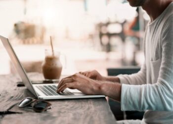 Nga mosmarrja e pagës te shërbimet private, ku po diskriminohen më shumë të huajt në Shqipëri