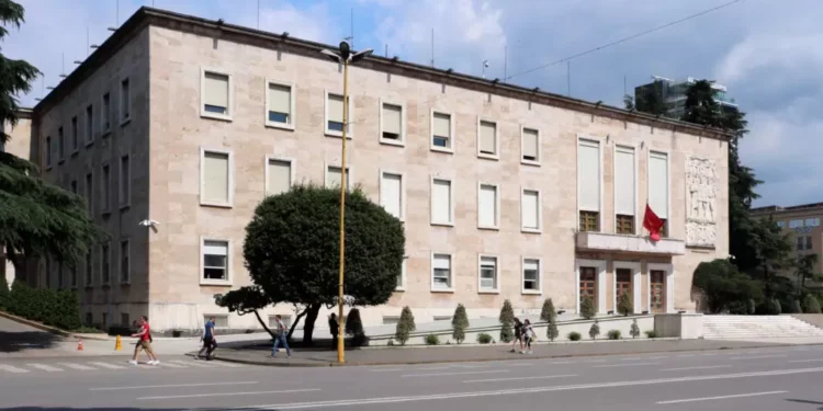 Vendimet e qeverisë: Nga projekti 100 mln euro “Porta e Alpeve” tek Programi Kombëtar i Parkimeve